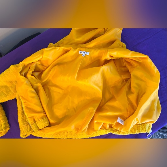 Golden Fur Light Jacket - Picture 3 of 5